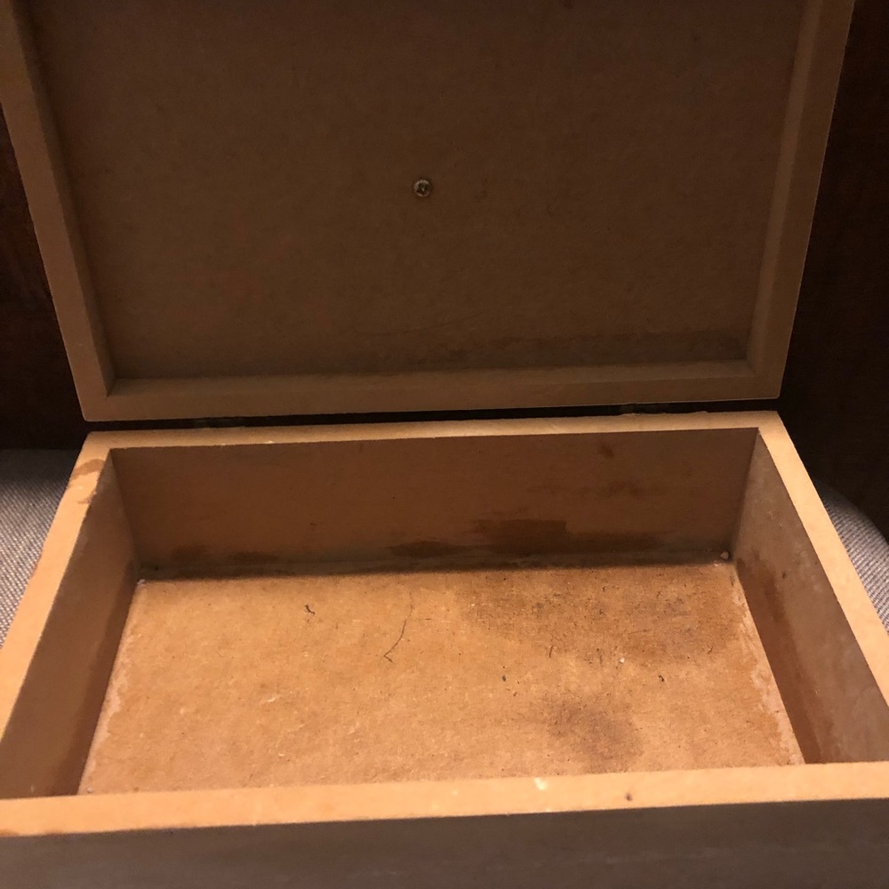 White etched trinket box - Picture 3 of 4